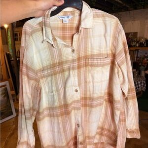 Old Navy Plaid Boyfriend Shirt in Cream, Tan & Peach